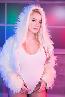 /Good Fuck With Blonde Pornstar Bailey Brooke