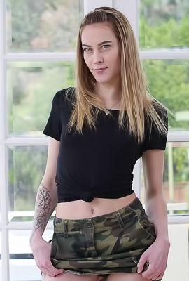 /Nova Skies Cute Blonde Teen Takes A Facial