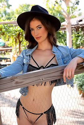 Bella Donna Latina Stunner Is A Captivating Sight In Her Cowboy Hat And Sexy Lingerie