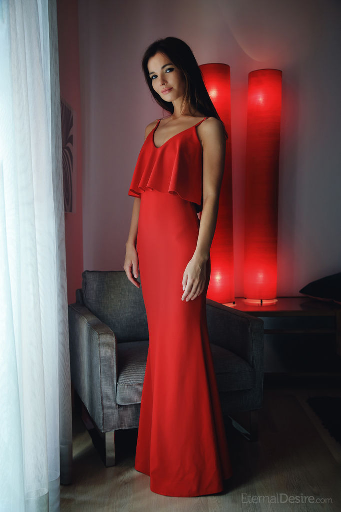 Brit A In Simply RED - Photo 00