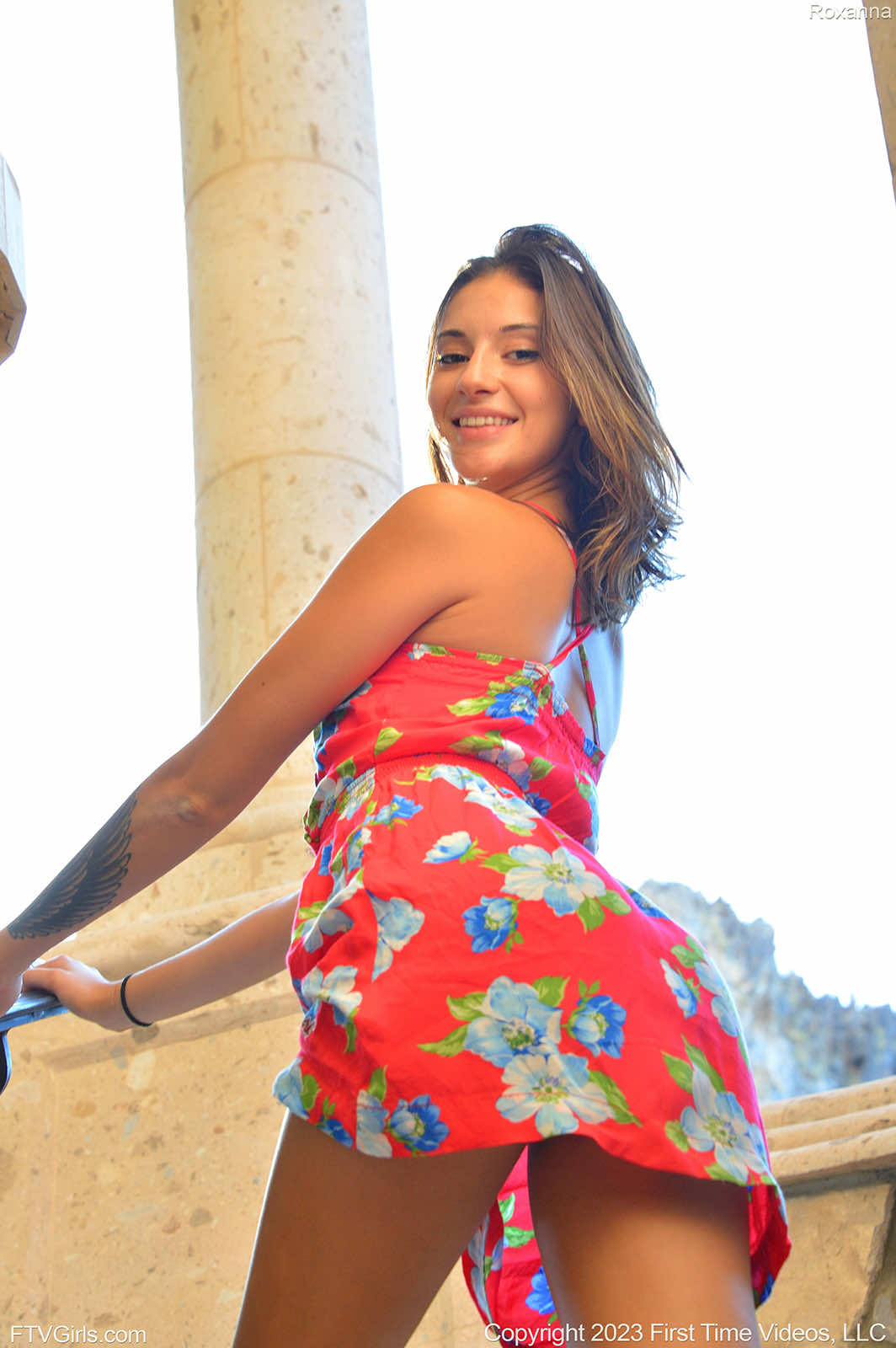 Roxanna In Construction Site - Photo 15