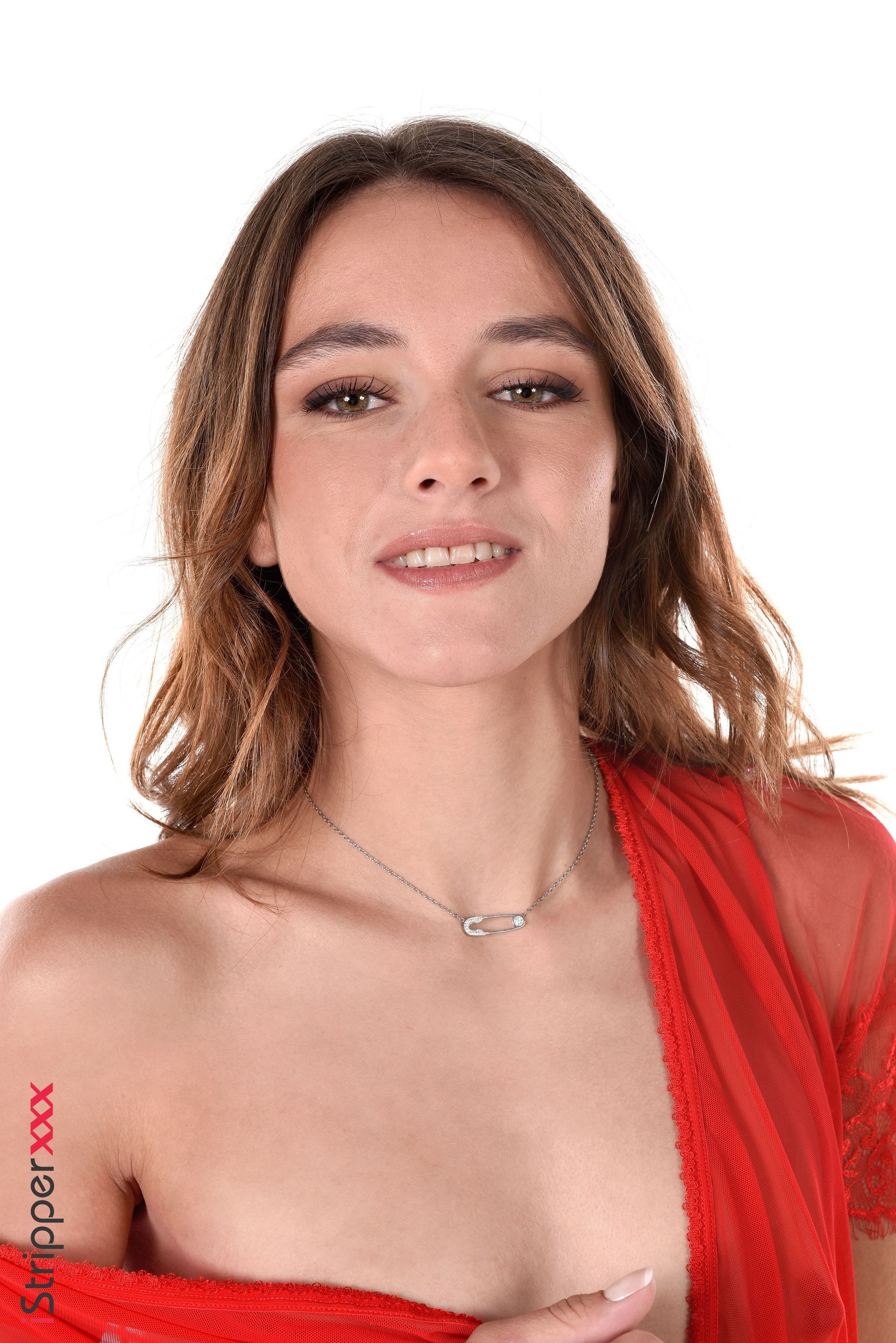 Ariana Cortez In Red Lingerie - Photo 01