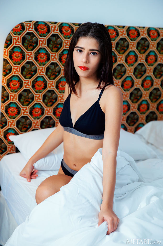 Presenting Mell Blanca - Photo 00