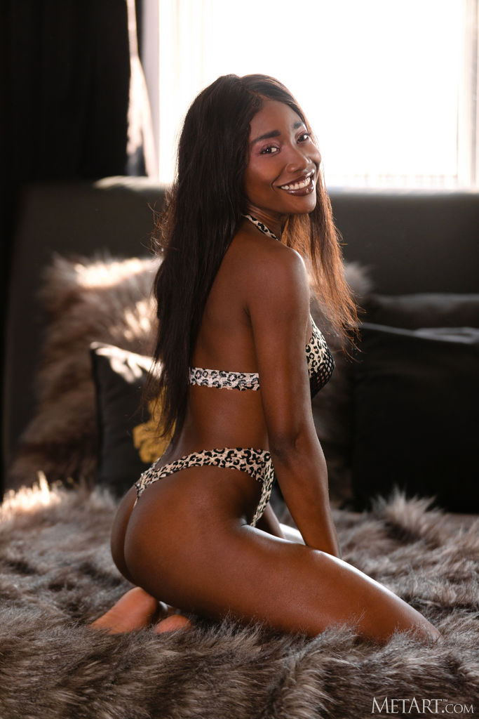 Mimi Desuka In Intense Connection - Photo 03