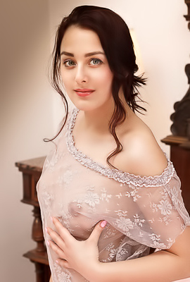 /Olivia Honey Sultry Beauty Will Seduce You With Her Passionate Green Eyes