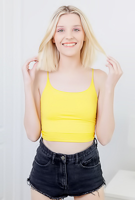 /Maria Anjel Peel Off Her Clothes And Show Off Her Slim Sexy Body