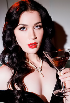 Evelyn Claire Beautiful Babe In Erotic Lingerie