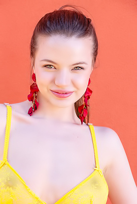 Toree Captivating Beauty Is Eager To Express Her Exhibitionist Nature