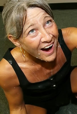 Leilani Leis Handjob Commands Mikeys Massive Cum In Streetlight Glow?