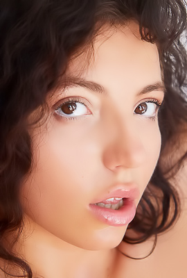 Mitzixs Energy Surging Passionate Spread In Solo Display