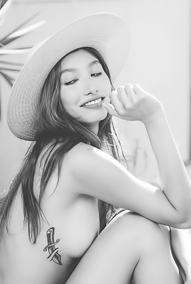 Dominique Lobitos Shirt Offers Teasing Glance to Her Tight Body and Captivating Stare