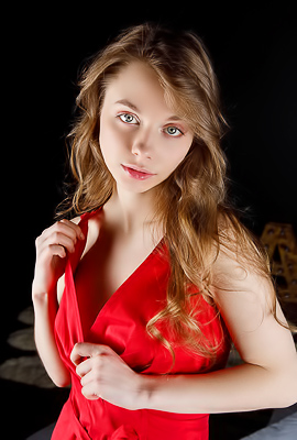 Siyas Red Fabric Falls, Revealing Her Hurtling Desire for Your Gaze